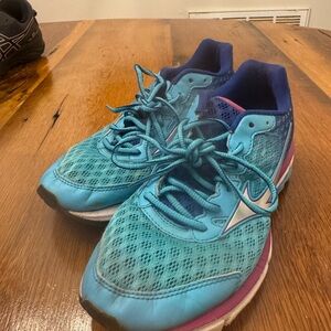 Mizuno Women's Teal and Purple Athletic Shoes